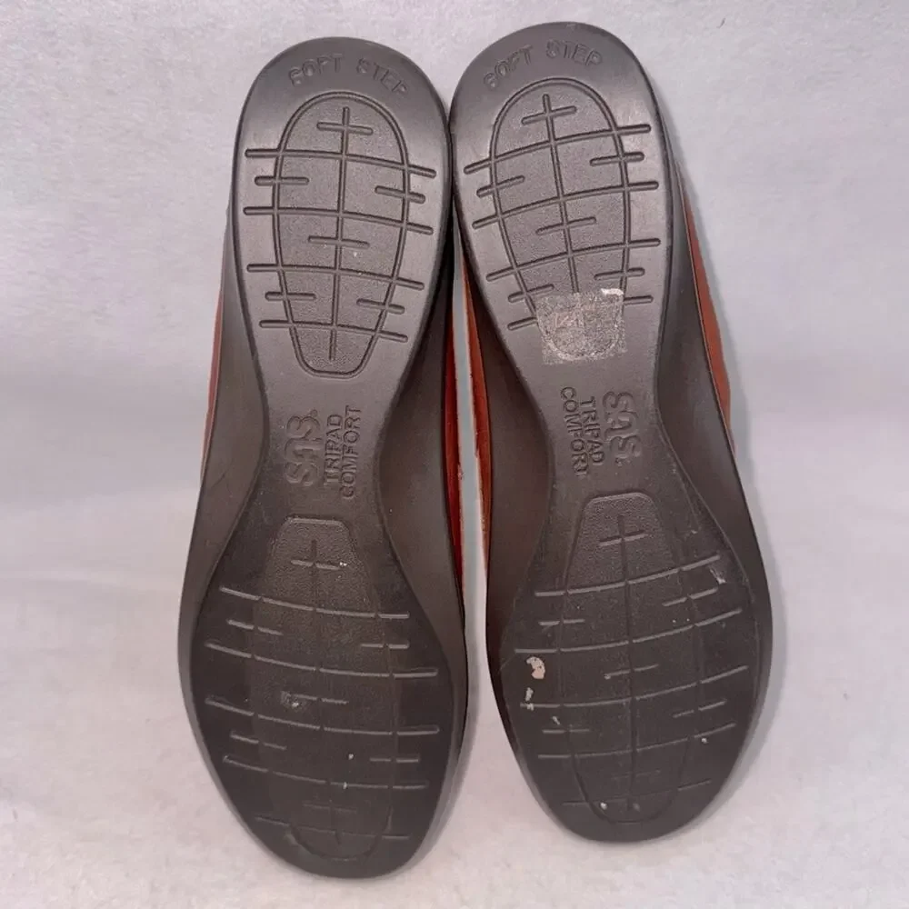 EUC Women’s SAS Roamer Slip-on Loafers Chestnut Leather size 10 Adjustable Strap